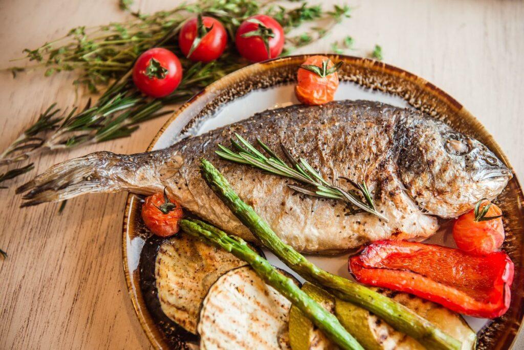 Рыба на гриле, дом под ключ у моря, станица Голубицкая, Азовское море